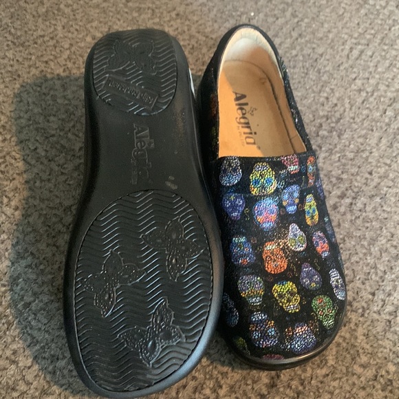 Clogs - Picture 3 of 3